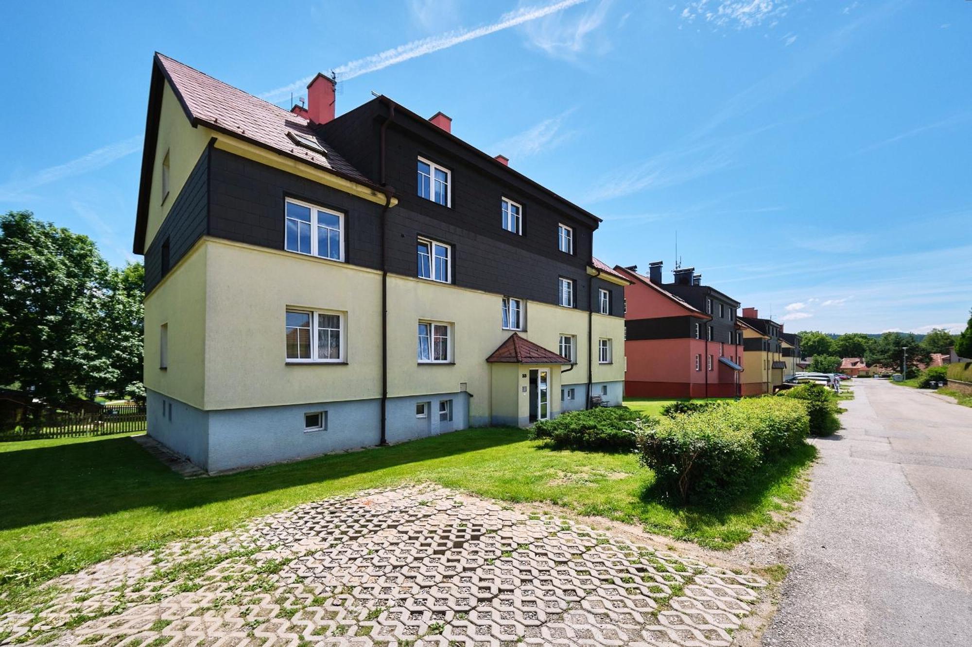 Apartman U Lipna-Frymburk 5 Ngoại thất bức ảnh